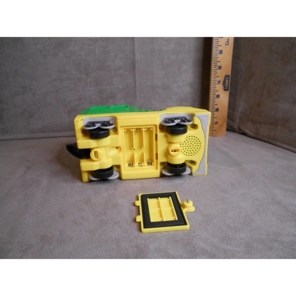 2016 Friendly Green Passenger Train Engine Only Light & Sound DYF20 Being Polite - Picture 8 of 8